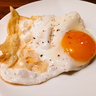 カリカリチーズ目玉焼き